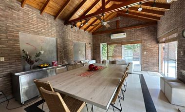 Casas en venta con patio y pileta en Tolosa