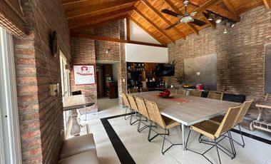 Casas en venta con patio y pileta en Tolosa
