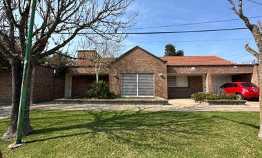 Casas en venta con patio y pileta en Tolosa
