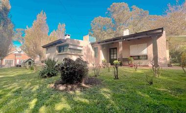 VENTA CASA 2 AMBIENTES QUINCHO Y PARQUE