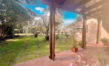 VENTA CASA 2 AMBIENTES QUINCHO Y PARQUE