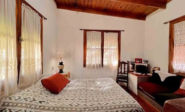 VENTA CASA 2 AMBIENTES QUINCHO Y PARQUE