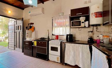 VENTA CASA 2 AMBIENTES QUINCHO Y PARQUE