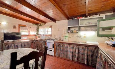 VENTA CASA 2 AMBIENTES QUINCHO Y PARQUE