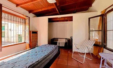 VENTA CASA 2 AMBIENTES QUINCHO Y PARQUE