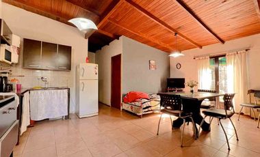 VENTA CASA 2 AMBIENTES QUINCHO Y PARQUE