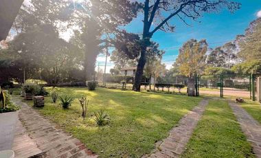 VENTA CASA 2 AMBIENTES QUINCHO Y PARQUE