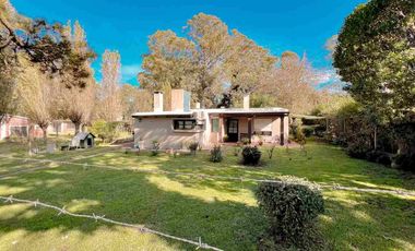 VENTA CASA 2 AMBIENTES QUINCHO Y PARQUE