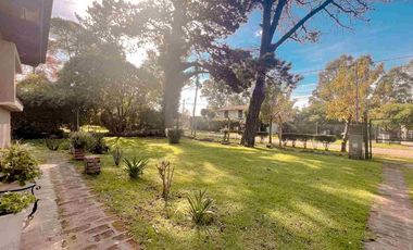 VENTA CASA 2 AMBIENTES QUINCHO Y PARQUE