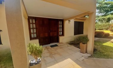 VENTA CASA 3 AMBIENTES LUJAN GRAN LOTE CON PILETA