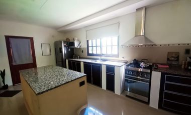 VENTA CASA 3 AMBIENTES LUJAN GRAN LOTE CON PILETA