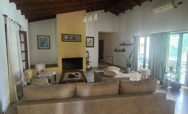 VENTA CASA 3 AMBIENTES LUJAN GRAN LOTE CON PILETA