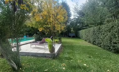 VENTA CASA 3 AMBIENTES LUJAN GRAN LOTE CON PILETA
