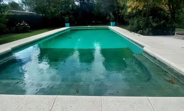 VENTA CASA 3 AMBIENTES LUJAN GRAN LOTE CON PILETA