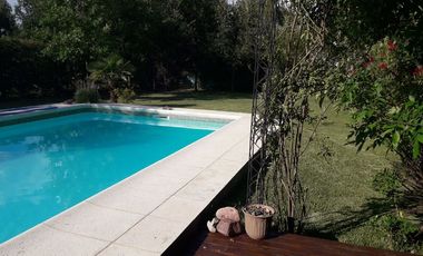 VENTA CASA 3 AMBIENTES LUJAN GRAN LOTE CON PILETA