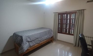 VENTA CASA 3 AMBIENTES LUJAN GRAN LOTE CON PILETA