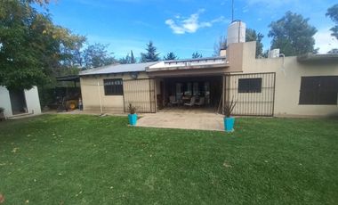 VENTA CASA 3 AMBIENTES LUJAN GRAN LOTE CON PILETA