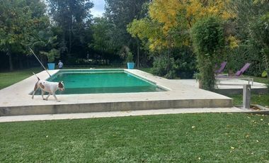 VENTA CASA 3 AMBIENTES LUJAN GRAN LOTE CON PILETA