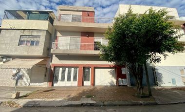 VENTA PH TIPO CASA 4 AMB EN CASEROS-PERMUTA-