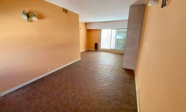 VENTA PH TIPO CASA 4 AMB EN CASEROS-PERMUTA-