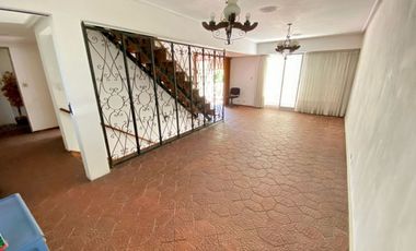 VENTA PH TIPO CASA 4 AMB EN CASEROS-PERMUTA-