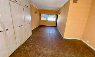 VENTA PH TIPO CASA 4 AMB EN CASEROS-PERMUTA-
