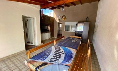 VENTA PH TIPO CASA 4 AMB EN CASEROS-PERMUTA-