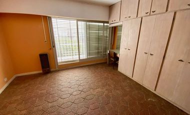 VENTA PH TIPO CASA 4 AMB EN CASEROS-PERMUTA-