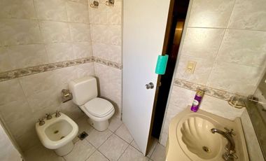 VENTA PH TIPO CASA 4 AMB EN CASEROS-PERMUTA-