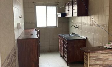 SE VENDE CASA 3 DORM C/COCHERA Y PATIO EN STA FE