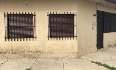 SE VENDE CASA 3 DORM C/COCHERA Y PATIO EN STA FE