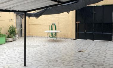 SE VENDE CASA 3 DORM C/COCHERA Y PATIO EN STA FE