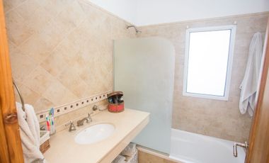 VENTA CASA BARRIO VALLE CLARO BENAVIDEZ