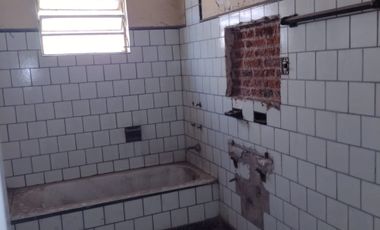 Casa  a refaccionar 12.5m Fte!!! A/Permuta menor