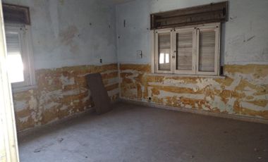 Casa  a refaccionar 12.5m Fte!!! A/Permuta menor
