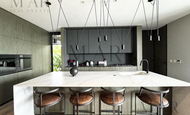 Casa en Alquiler con muebles en El Golf, Nordelta