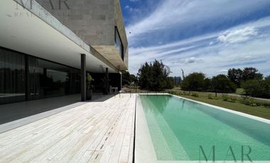 Casa en Alquiler con muebles en El Golf, Nordelta