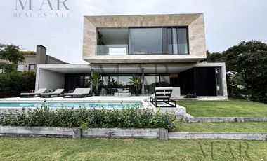 Casa en Alquiler con muebles en El Golf, Nordelta