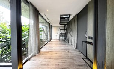 Casa en Alquiler con muebles en El Golf, Nordelta