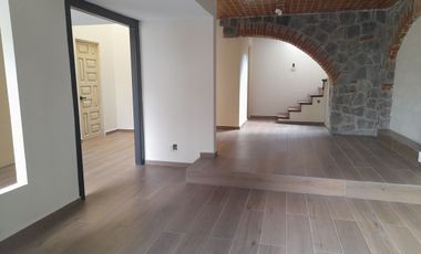 Renta casa en condominio entre Vista Hermosa y Santa Fe