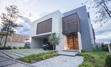 Casa de lujo en Lomas Acueducto en venta