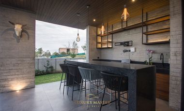 Casa de lujo en Lomas Acueducto en venta