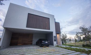 Casa de lujo en Lomas Acueducto en venta