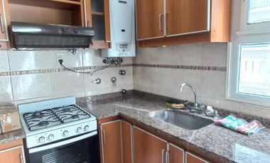 2 ambientes a la calle con balcón cerrado en Plaza Colón