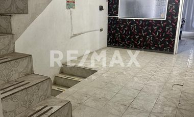CASA COMERCIAL EN RENTA  - (3)