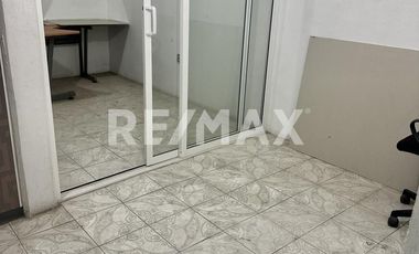 CASA COMERCIAL EN RENTA  - (3)