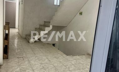 CASA COMERCIAL EN RENTA  - (3)