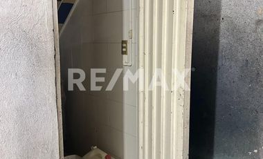 CASA COMERCIAL EN RENTA  - (3)