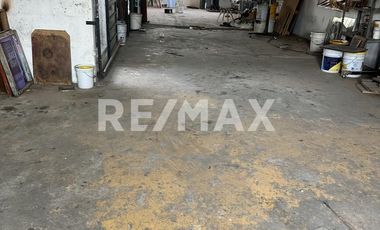 CASA COMERCIAL EN RENTA  - (3)