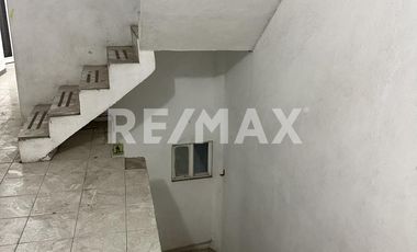 CASA COMERCIAL EN RENTA  - (3)